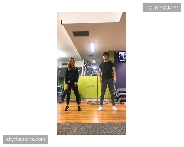 史梦瑶训练完随手啃个苹果,这自律程度我直接看呆了 史梦瑶训练完随手啃个苹果,这自律程度我直接看呆了
